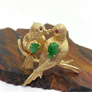 14K Yellow Gold Artisian Jade + Ruby Birds Brooch 9.17g