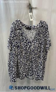 Everlane Women's Blue/White Floral Patterned V Neck Blouse - Sz 34/36