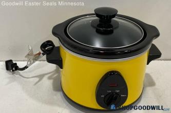 Parini Yellow Slow Cooker Queso Powered on