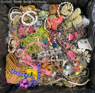 Broken Costume Jewelry & What Nots 21.6lb