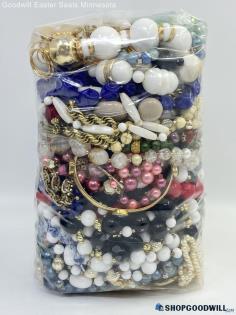 Vintage/Vintage Inspired Costume Jewelry Styles 4.4lbs