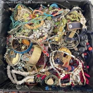 Broken Costume Jewelry & What Nots 27.6lbs