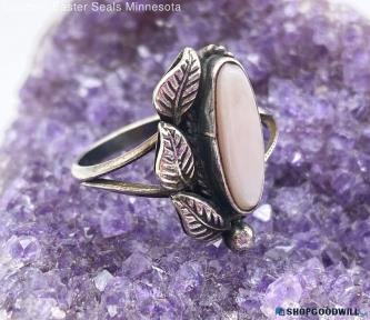 .925 Mother of Pearl Southwest Style Ring 2.56g Size 6.75