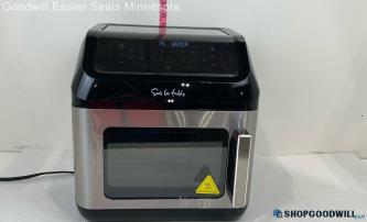 Sur La Table Slt 1807 13 Qt Multifunctional Air Fryer Oven Powered on