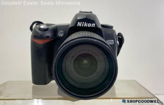 Nikon D70 DSLR Digital Camera W/18-70mm Lens -Powers on