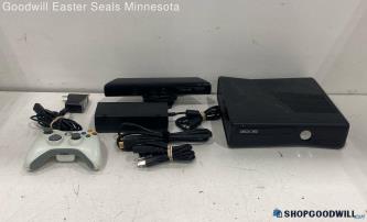 Microsoft Xbox 360 S Console w/Kinect, Cords & Controller-Tested