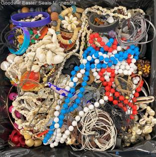 Broken Costume Jewelry & What Nots 23.0lb