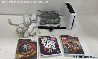 Nintendo Wii RVL-001 Console w/Games, Cords & Controllers- Tested