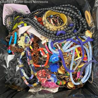 Broken Costume Jewelry & What Nots 17.4lb