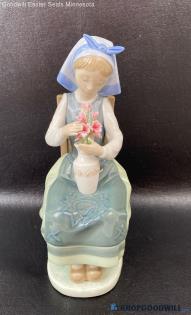 Lladro Flower Harmony Figurine Girl Holding Vase Porcelain Vintage Decorative