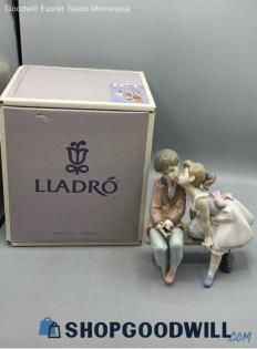 Llardo #07635 Ten And Growing Girl Kissin Boy7.5" Figurine Gloss W/ Original Box