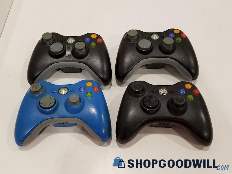 Lot of 4 XBOX 360 Controllers - POWERS ON