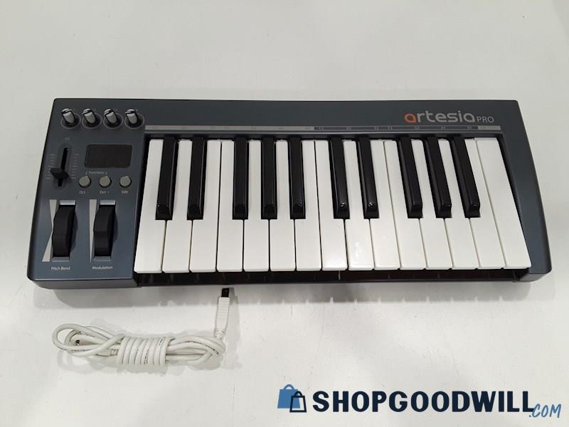 Artesia Pro MIDI Keyboard Model. Maestrokey 25 