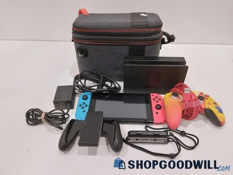 Nintendo Switch W/Accessories HAC-001