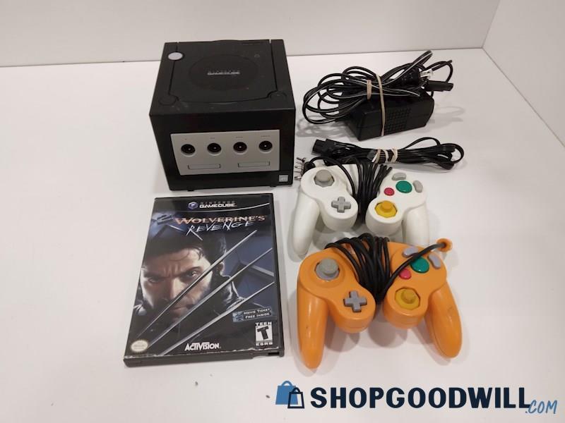 Nintendo GameCube DOL-001 Console W/Game, Cords and Controllers-powers on