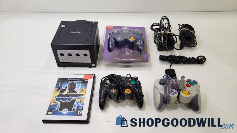 Nintendo GameCube Console w/Game, Cords, & Controllers