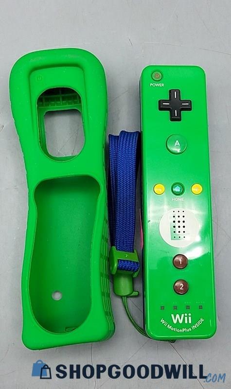  Luigi Nintendo Wii Remote Plus & Sleeve - Powers On