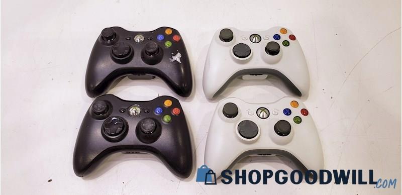 Lot of Black & White XBOX 360 Wireless Controllers - Powers On 