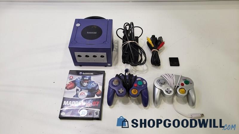 Nintendo GameCube Console w/Game, Cords, & Controllers 