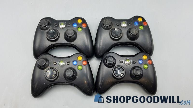 Lot of 4 Black Xbox 360 Controllers - Powers On