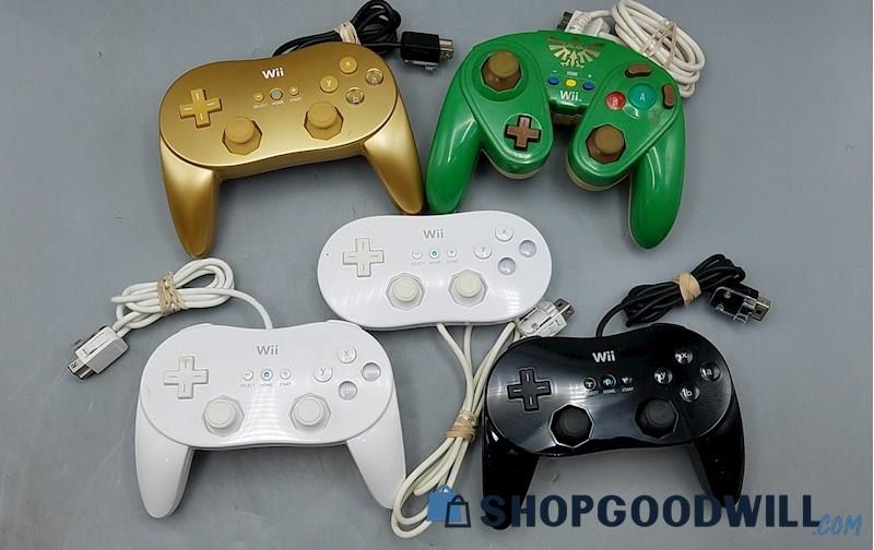  Nintendo Wii Pro Classic, Classic, Fight Pad Controllers Lot