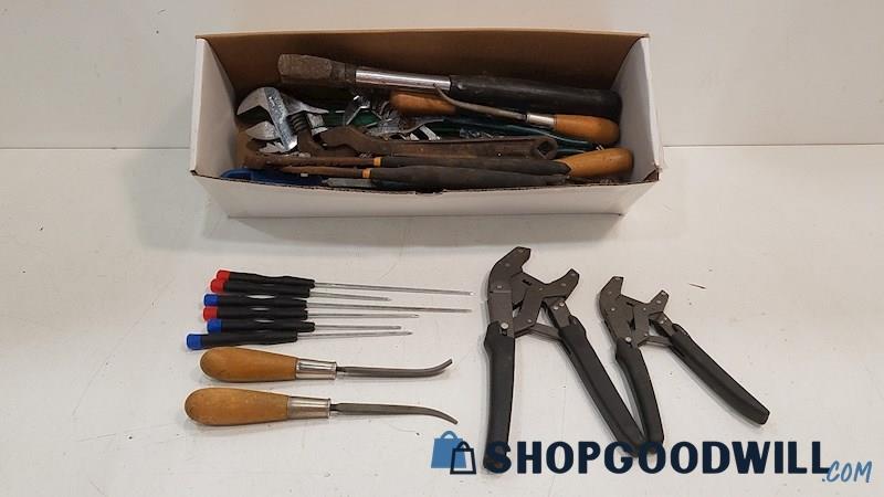 17lb Lot Of Assorted Screwdrivers , Locking Pliers + More Tools 