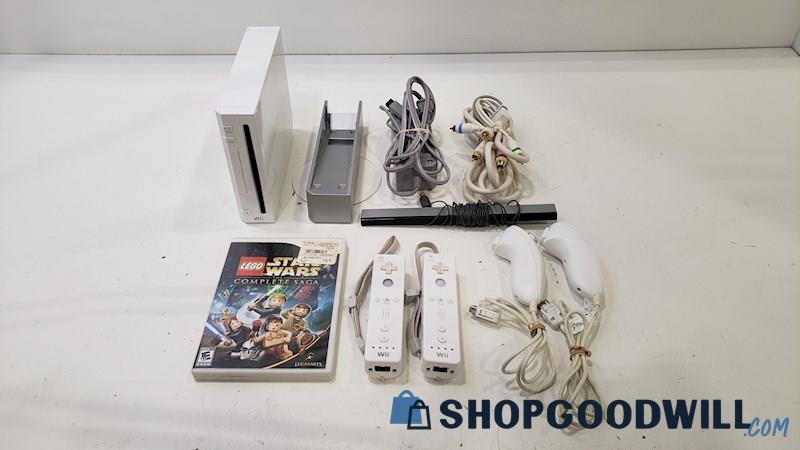 Nintendo Wii Console w/Game, Cords, + Controller 