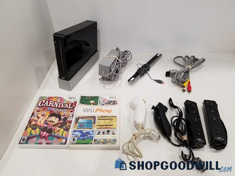 Nintendo Wii Console w/ Games, Controllers, Cords - TESTED