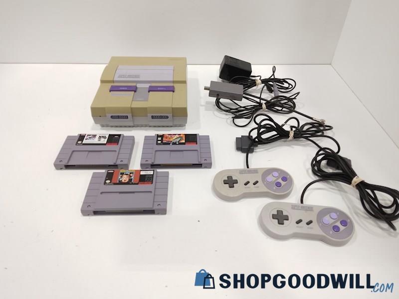 Nintendo Super Nintendo Console W/Controllers, Games and cords-tested