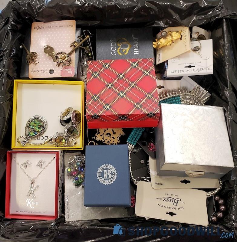 Costume Jewelry In Boxes and on Cards 13.0 pounds