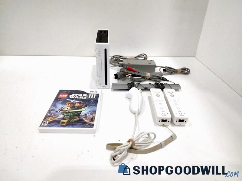 Nintendo Wii Console W/Game, cords and controller
