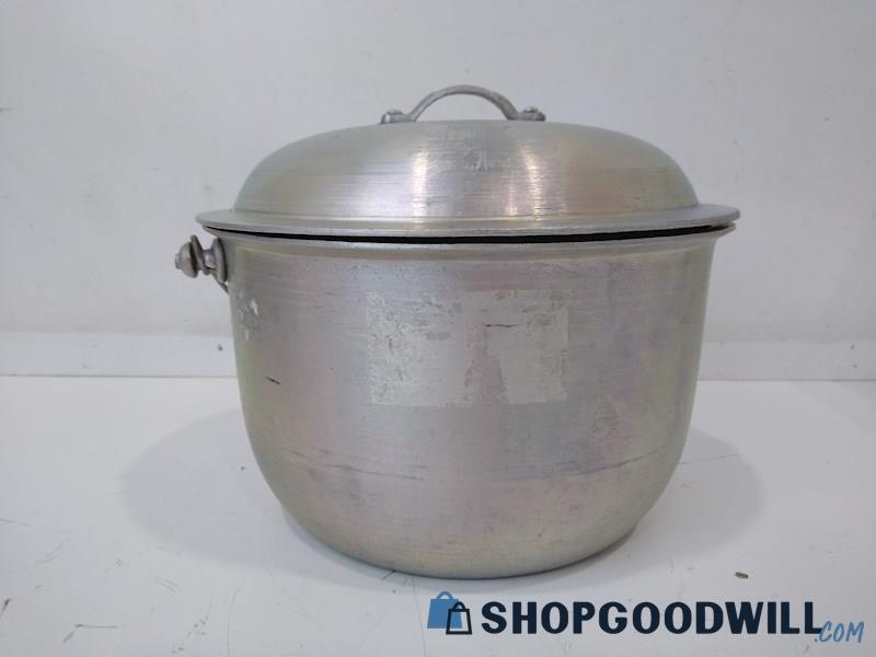 Vintage  Majestic Cookware Dutch Oven/Pot With Lid And Handle