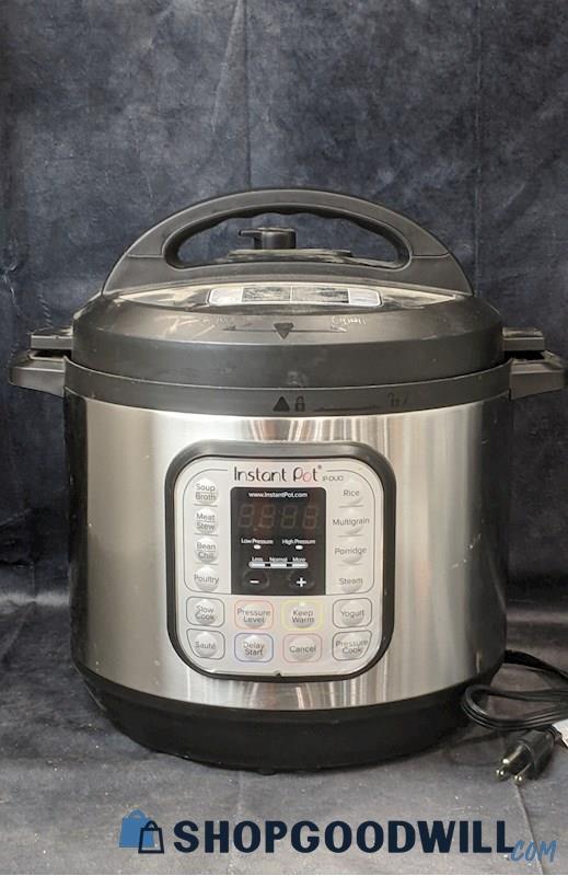 Instant Pot 8-Quart Electric Pressure Cooker Model No. IP-DUO80 V2 Powers On