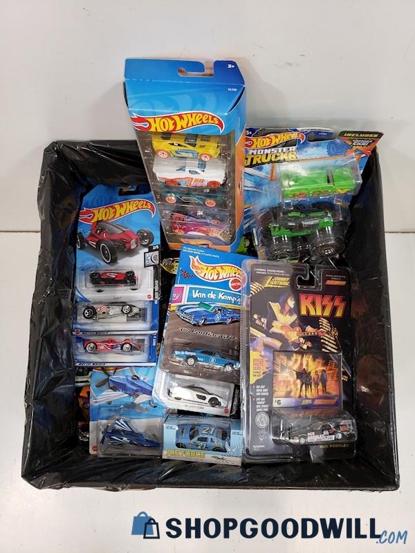 44ID#) Die-Cast Toy Car Grab Box 41 Pound Lot - Hot Wheels, Matchbox & MORE