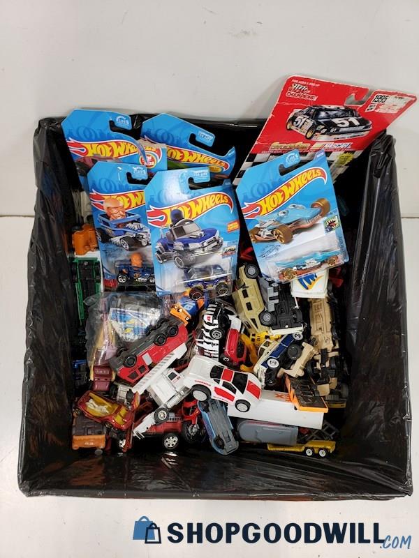 41ID#) Die-Cast Toy Car Grab Box 36 Pound Lot - Hot Wheels, Matchbox & MORE