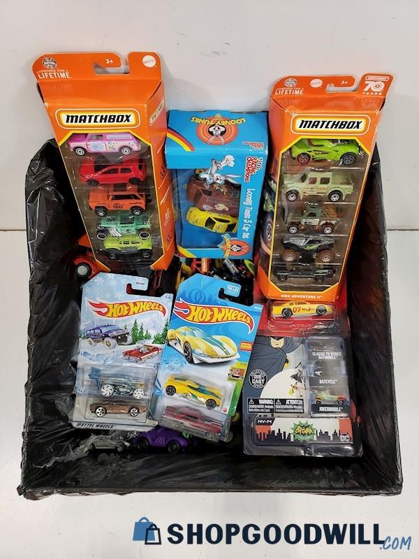 45ID#) Die-Cast Toy Car Grab Box 37 Pound Lot - Hot Wheels, Matchbox & MORE