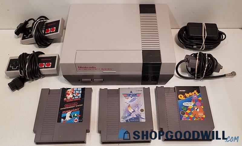  Nintendo NES Console w/ Games Controllers & Cords - Tested