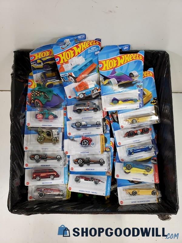 43ID#) Die-Cast Toy Car Grab Box 42 Pound Lot - Hot Wheels, Matchbox & MORE