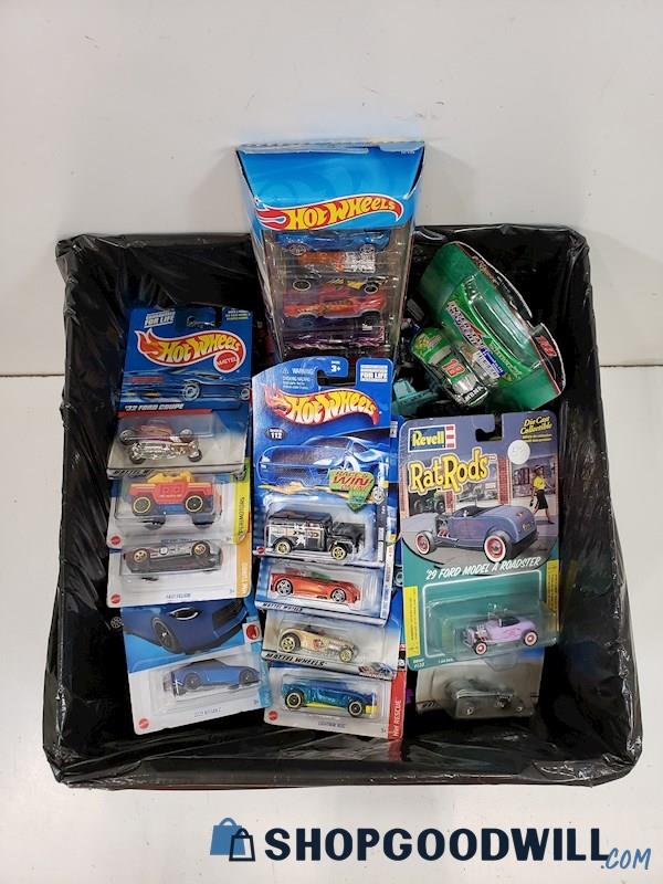 46ID#) Die-Cast Toy Car Grab Box 32 Pound Lot - Hot Wheels, Matchbox & MORE