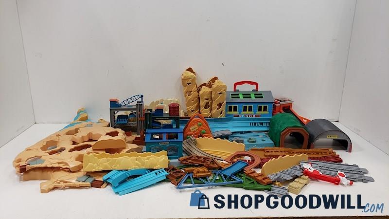 Thomas the Train Mixed Brands Plastic Train Tracks Lot W/ Feature Places Gullane