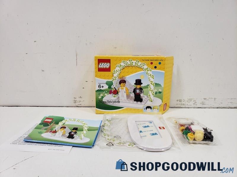 Lego 853340 Wedding Favor Bride & Groom Cake Topper OPEN BOX COMPLETE 2011