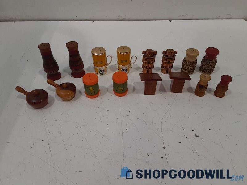 16 Pc Variety Lot Of Assorted Salt & Pepper Shakers. Various Sizes & Themes