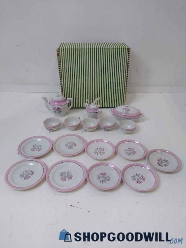 17 PC Toy Tea Set With Case - No Brand Appears VTG ( Pick Up Only )