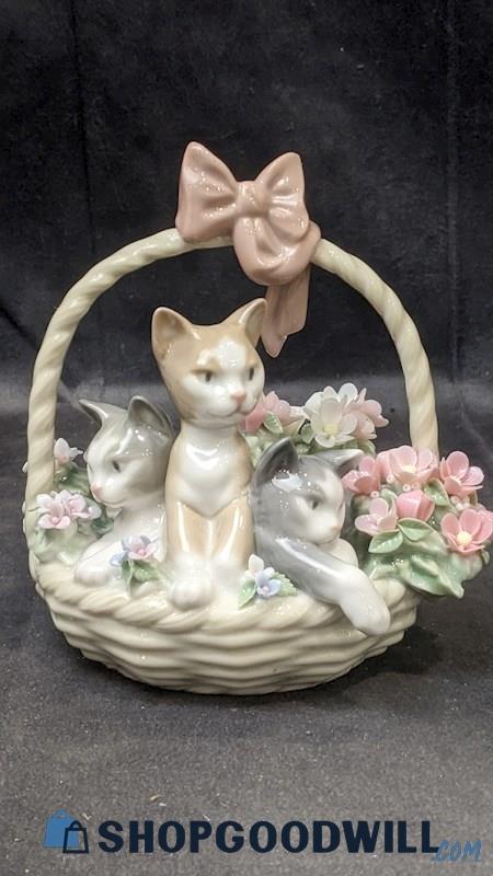 Vintage 1984 Daisa Lladro Ceramic Kittens Sitting In Basket W/ Pink Bow Flowers