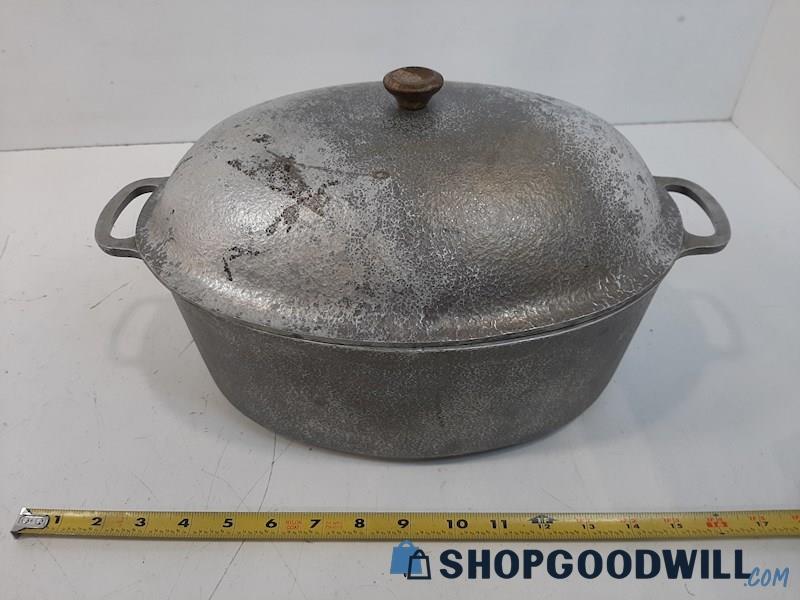 Unlabeled Hammered Aluminum Oval Roasting Pan With Lid 16