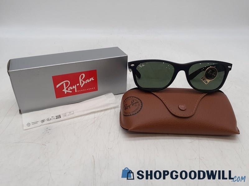 Ray Ban Men's Black Plastic New Wayfarer Frame Green Lens Sunglasses 