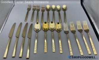 20PC Stainless China J Gold Toned Flat Ware Teaspoons Forks & Knifes Dinnerware