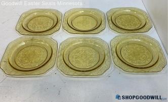 6 Unlabeled Yellow Glass Square Lunch Plates