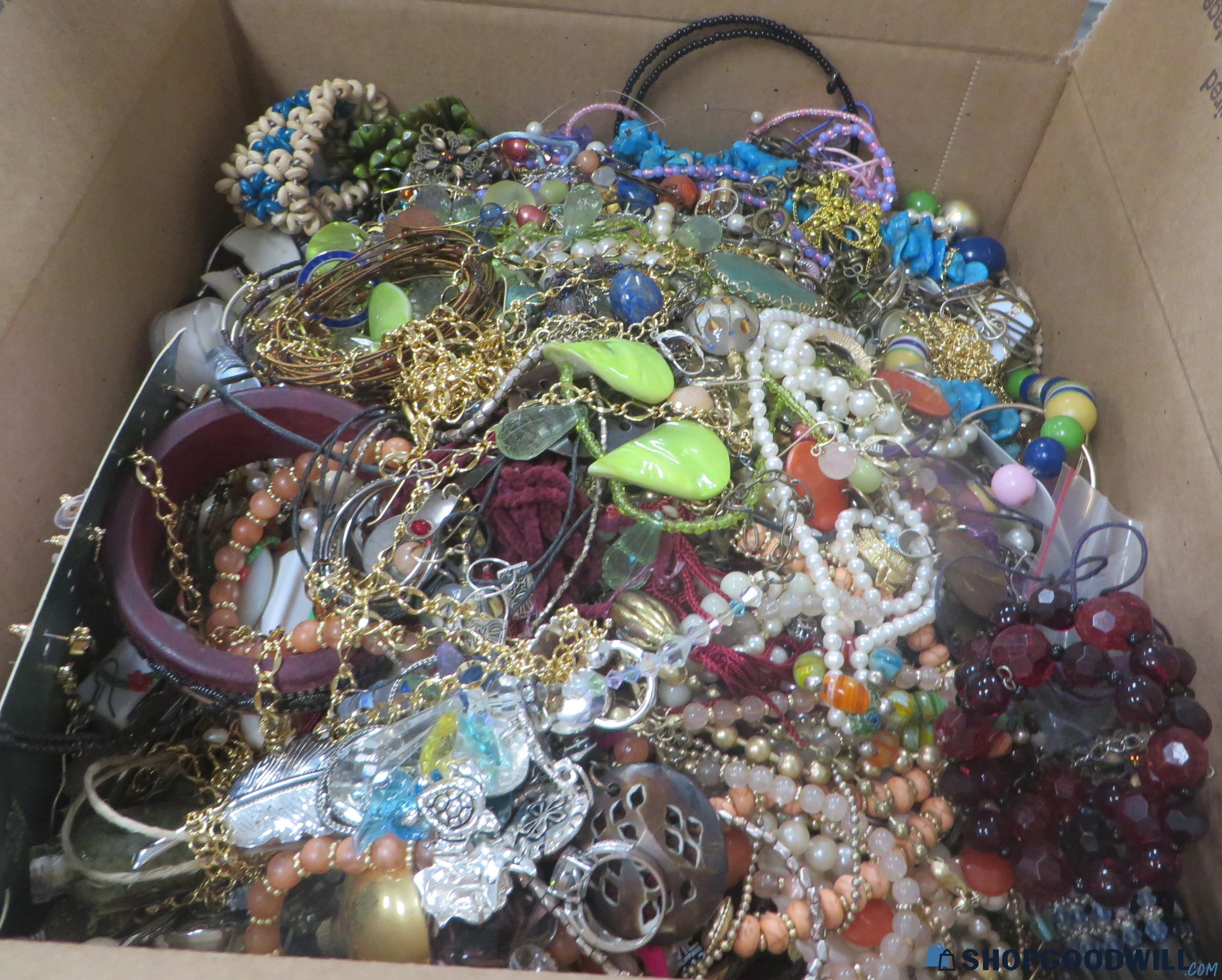 16 lbs 12 oz Large FRB Costume Jewelry Grab Bag - shopgoodwill.com