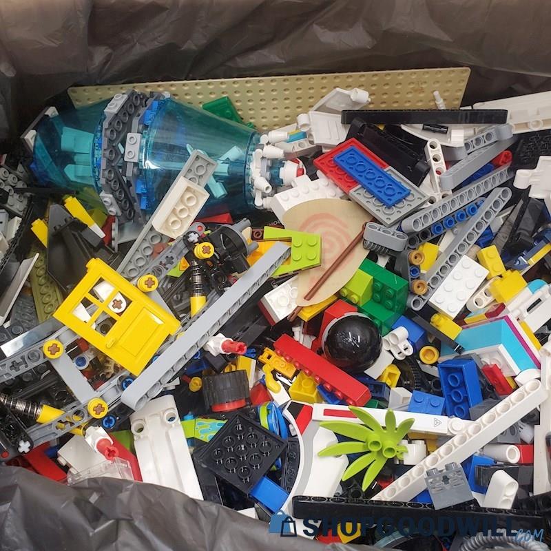 Assortment Of Legos Grab Bag 18 Lbs | ShopGoodwill.com